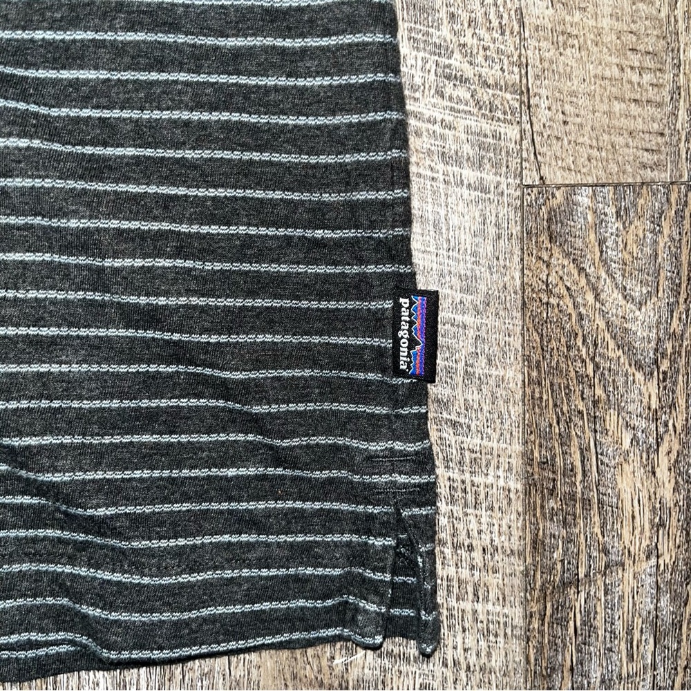 Gray Striped Patagonia Organic Cotton Short Sleeve Polo Shirt Men's Large - Picture 2 of 3